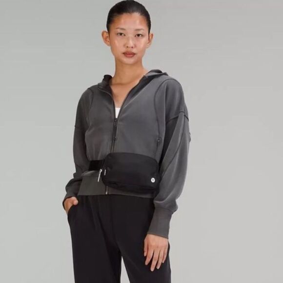 NWT New Lululemon Everywhere Belt Bag, Black w/Silver Hardware 1L Bum Bag - Picture 1 of 14